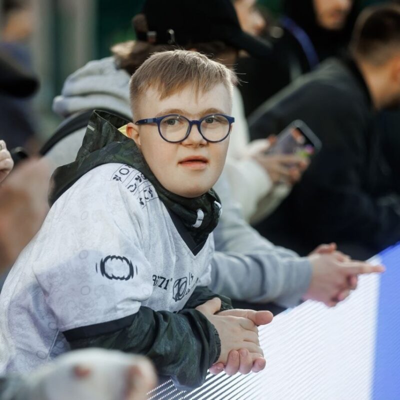 Футболист с синдромом Дауна играет в московской команде