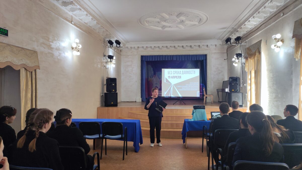 Волонтеры Победы плечом к плечу сохраняют историческую память