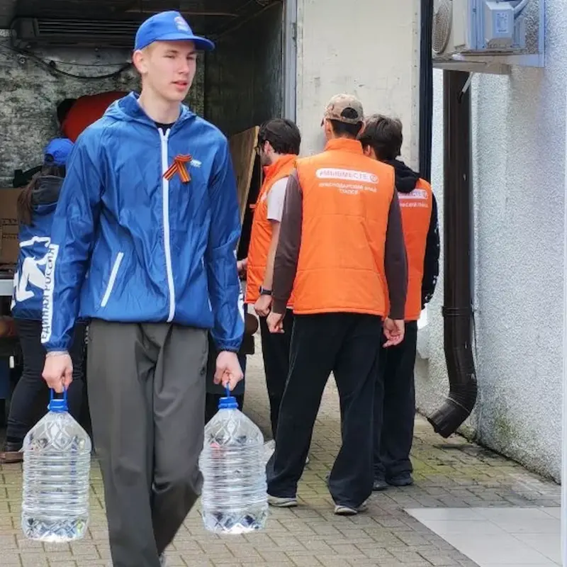 «Единая Россия» доставила гуманитарную помощь штабу #МЫВМЕСТЕ в Туапсе