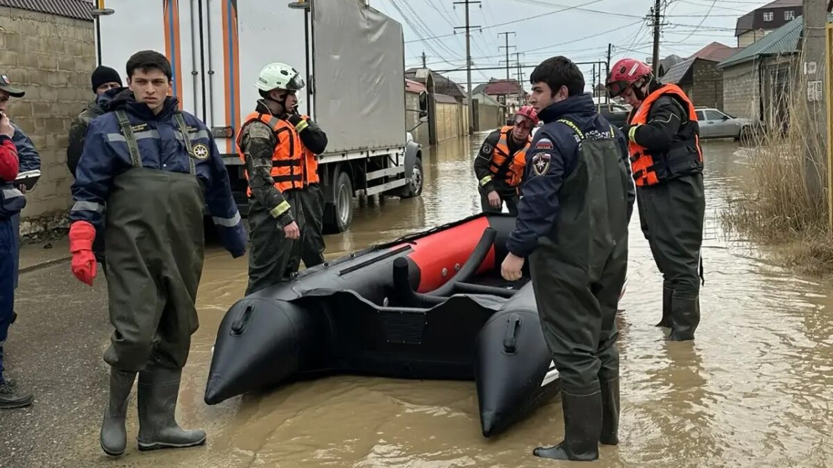 Волонтёр из Абхазии помогает жертвам ЧС в Дагестане