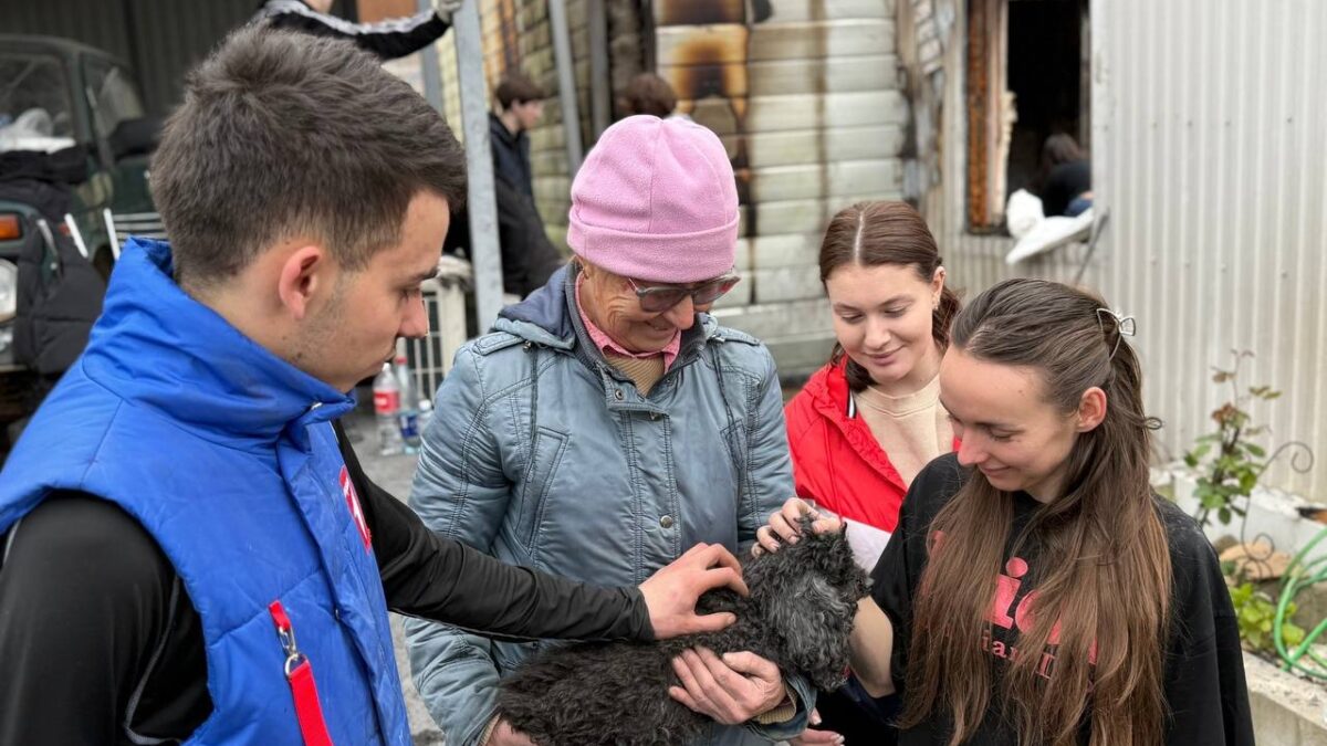 «Очень страшно тут находиться»: студентка стала волонтёром, чтобы помочь жителям Туапсе