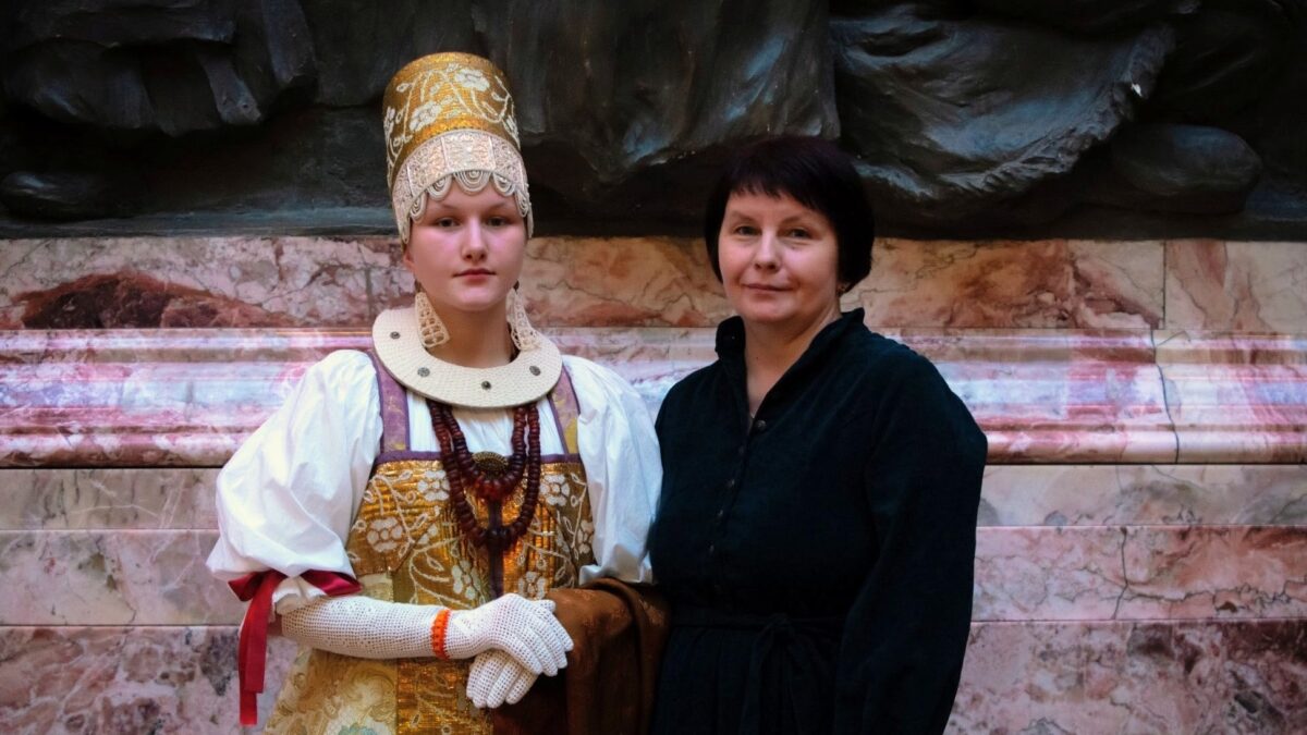 «Хранился в красном углу, под иконами»: мастерица возрождает традиции северных венцов