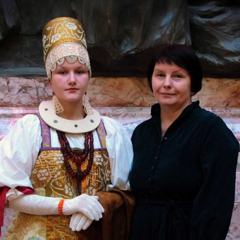 «Хранился в красном углу, под иконами»: мастерица возрождает традиции северных венцов