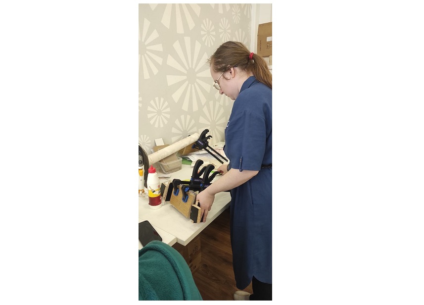 Работа, которая даёт опору: как печатная мастерская Ресурсного центра «Обычное дело» меняет жизнь своих участников