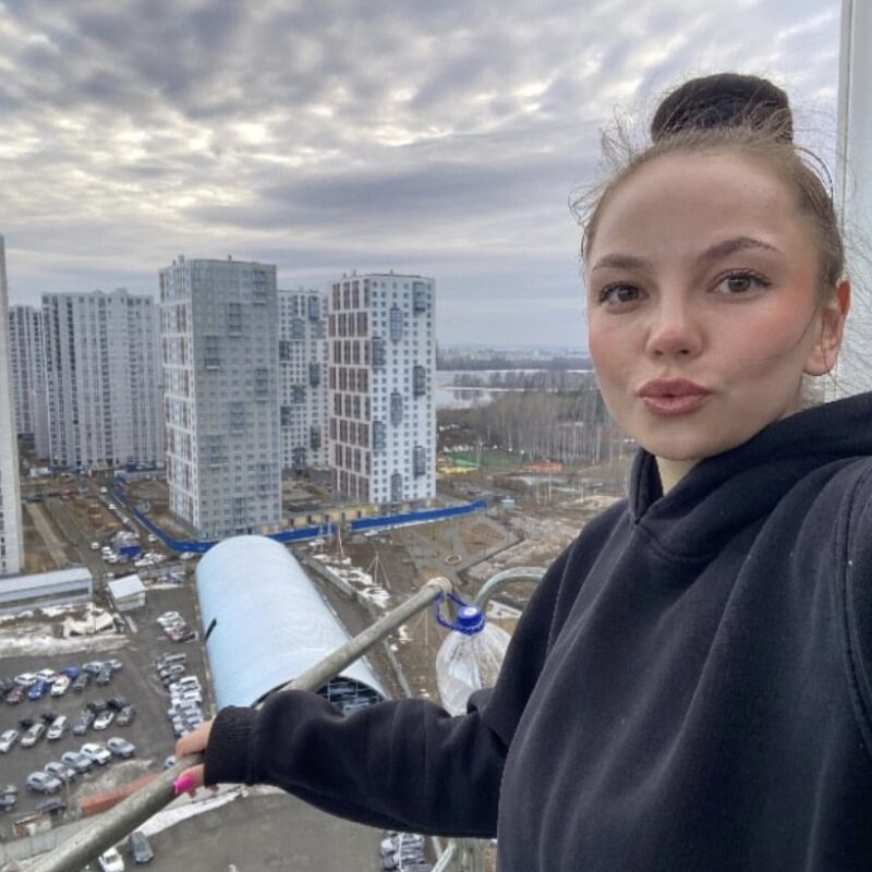 «Каждое утро желаю крану хорошего дня»: жительница Урала стала крановщицей и завела блог