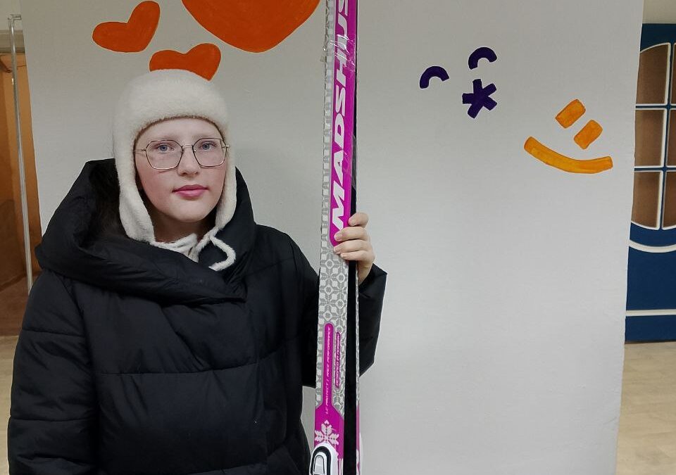 Успеет ещё покататься на лыжах София — наш юный волонтёр из посёлка Уфимский Ачитского района