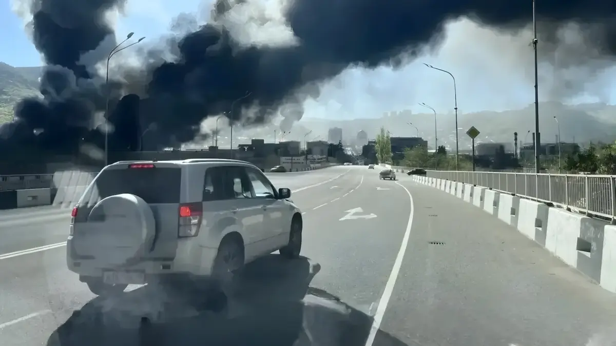 Чёрный дым в Туапсе после пожара на НПЗ: чем опасен и как защититься – инструкция Роспотребнадзора