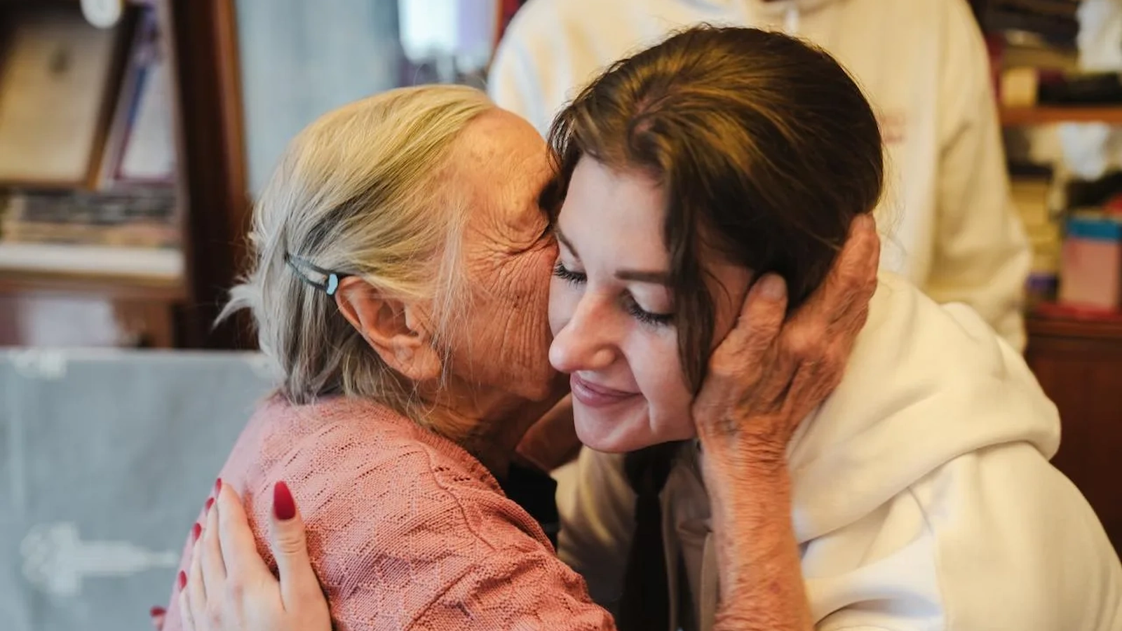 Фонды «Старость в радость» и «Внуки» запускают всероссийскую акцию «Подари прогулку»