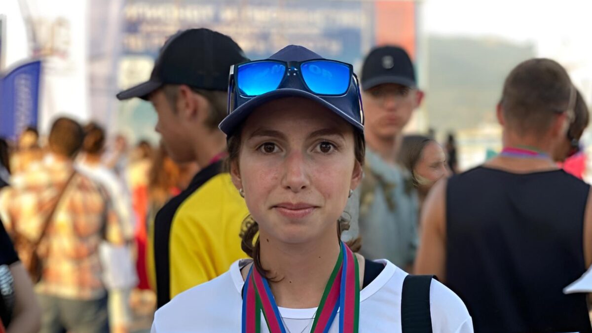 Волонтёр помогает в Туапсе после атаки БПЛА