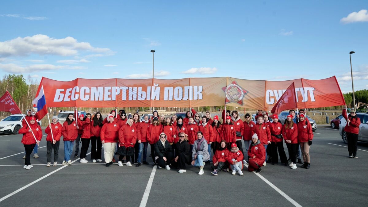 Волонтёр Игнатюк Кристина с другими волонтёрами приняла участие в мероприятии на 9 мая 2023 году
