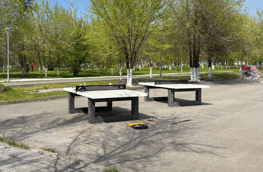 В Александровском парке г. Шахты появились столы для настольного тенниса — спасибо серебряным…