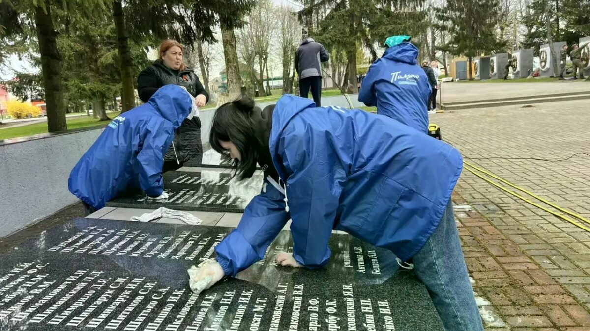 В преддверии Дня Победы сотрудники администрации, волонтёры и военнослужащие муниципалитета провели…