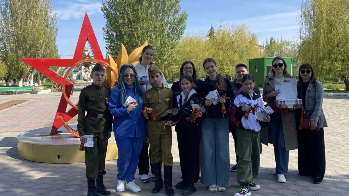 Сегодня на улице по-весеннему тепло и солнечно, и мы с «Помогаторами» с радостью присоединились…