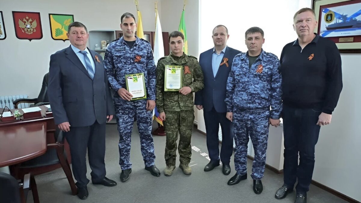 Росгвардеец спас семью, тонущую в реке в Буденновске