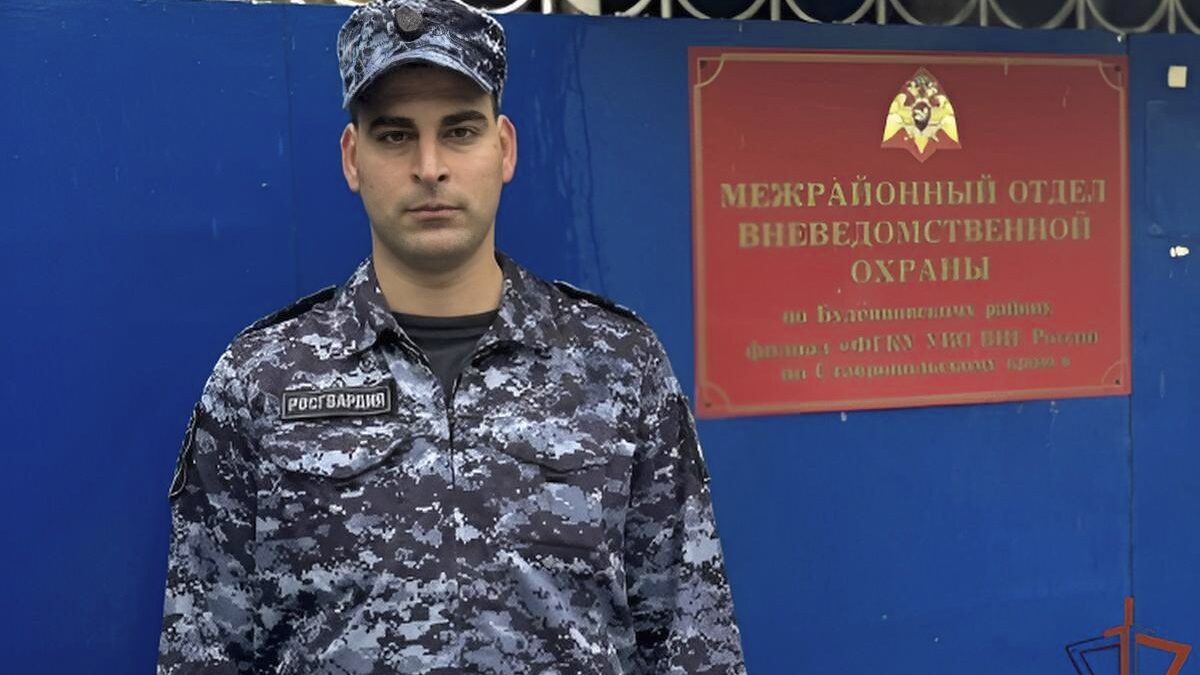 «Вытащил отца и дочь на перевернутую лодку»: сотрудник Росгвардии спас семью от гибели в реке