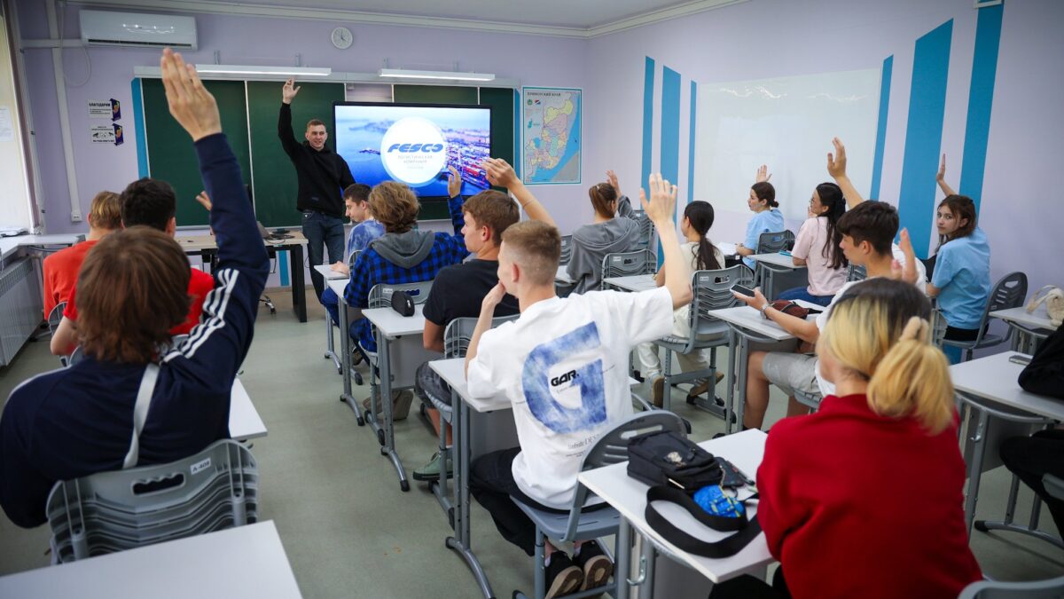 Старшеклассников Приморья ждут на образовательных сменах FESCO и «Сириус. Приморье»