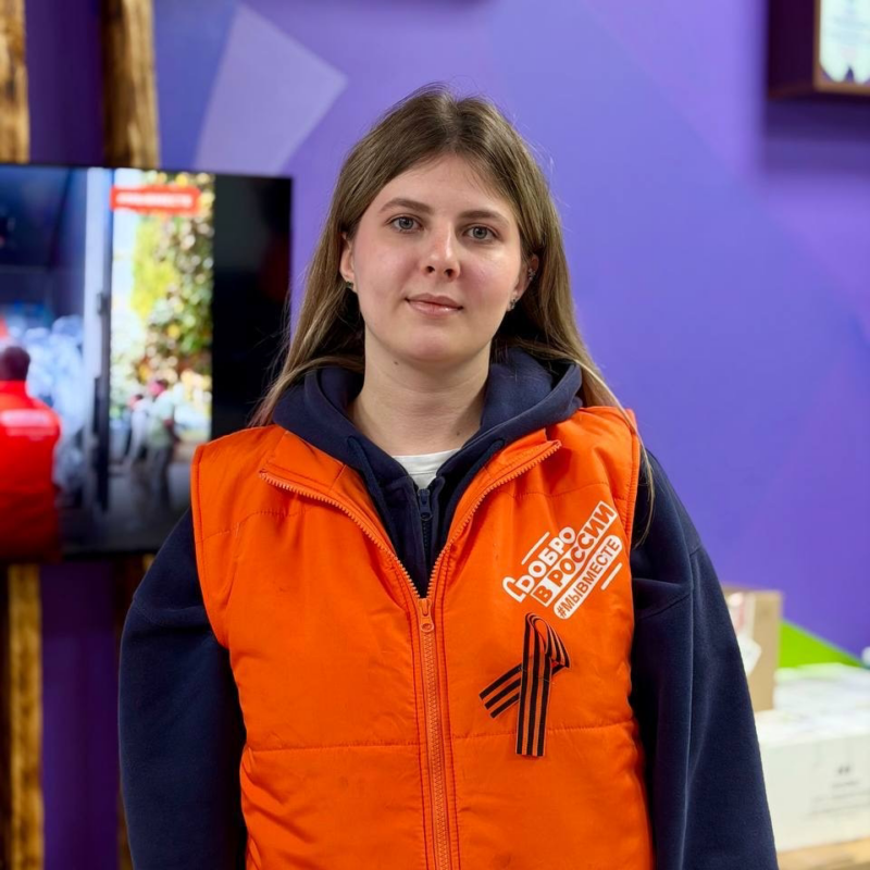 Волонтёр помогает в Туапсе после атаки БПЛА