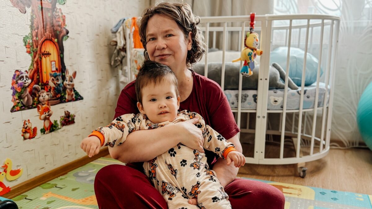 Усыновила ребёнка с инвалидностью 54-летняя пермячка