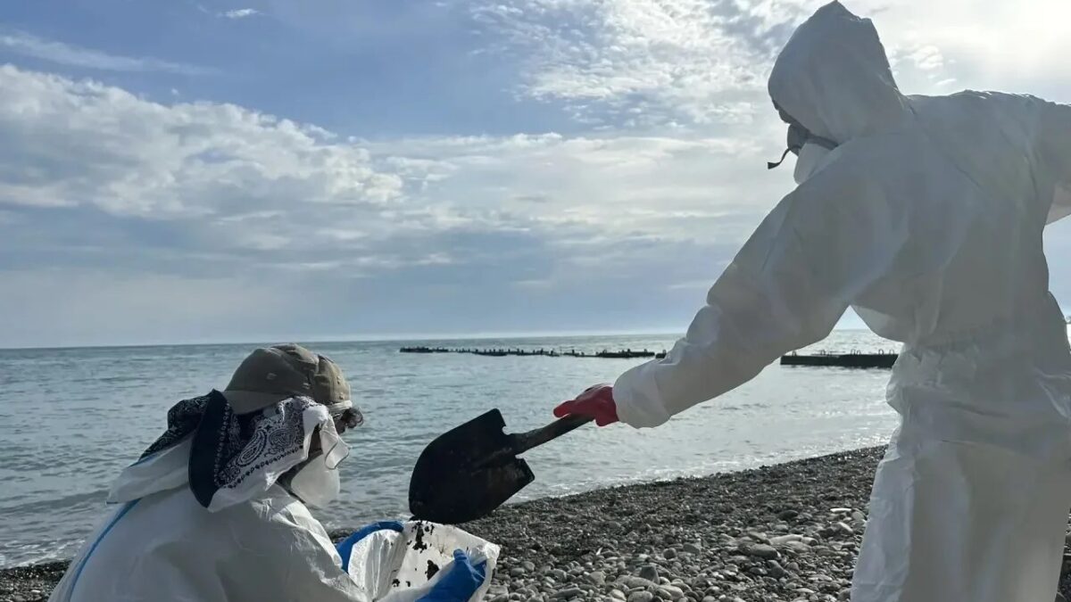 Волонтёр в Туапсе объединяет россиян для работы в зоне ЧС
