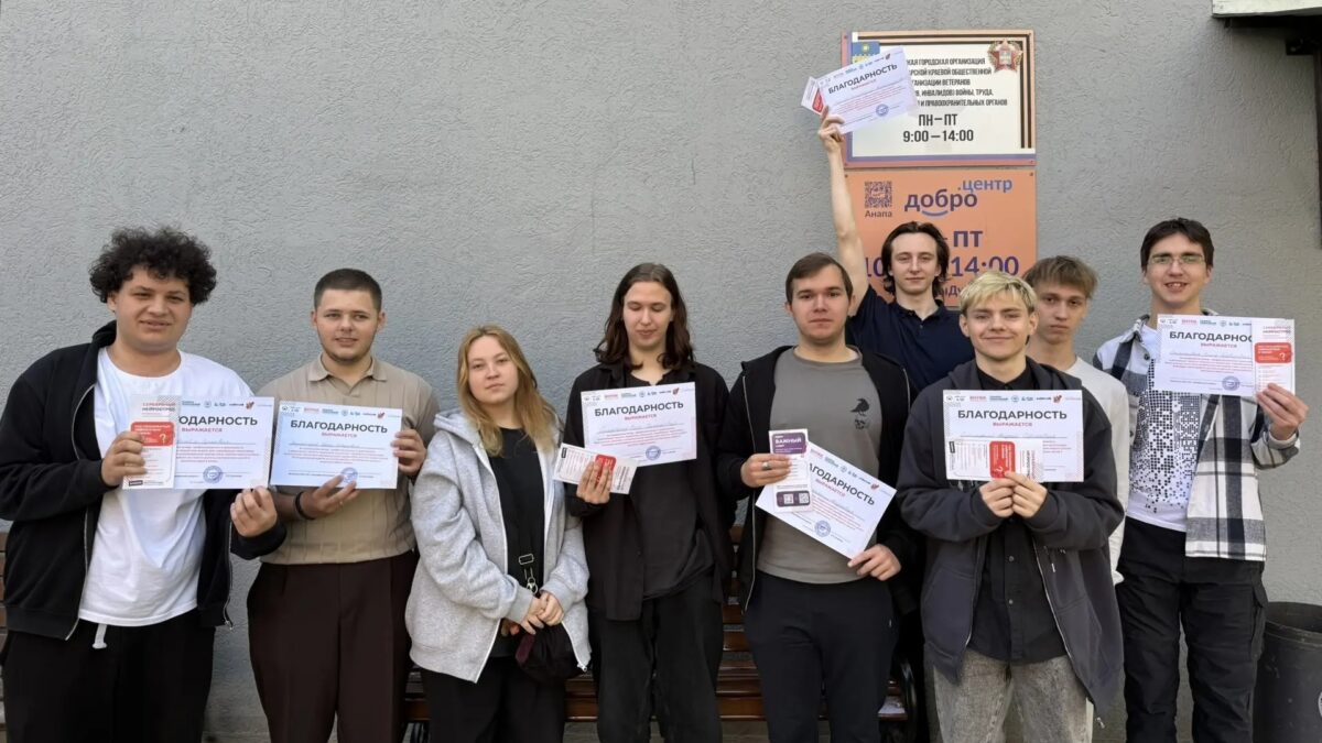 Серебряные волонтёры обучились работе с нейросетями