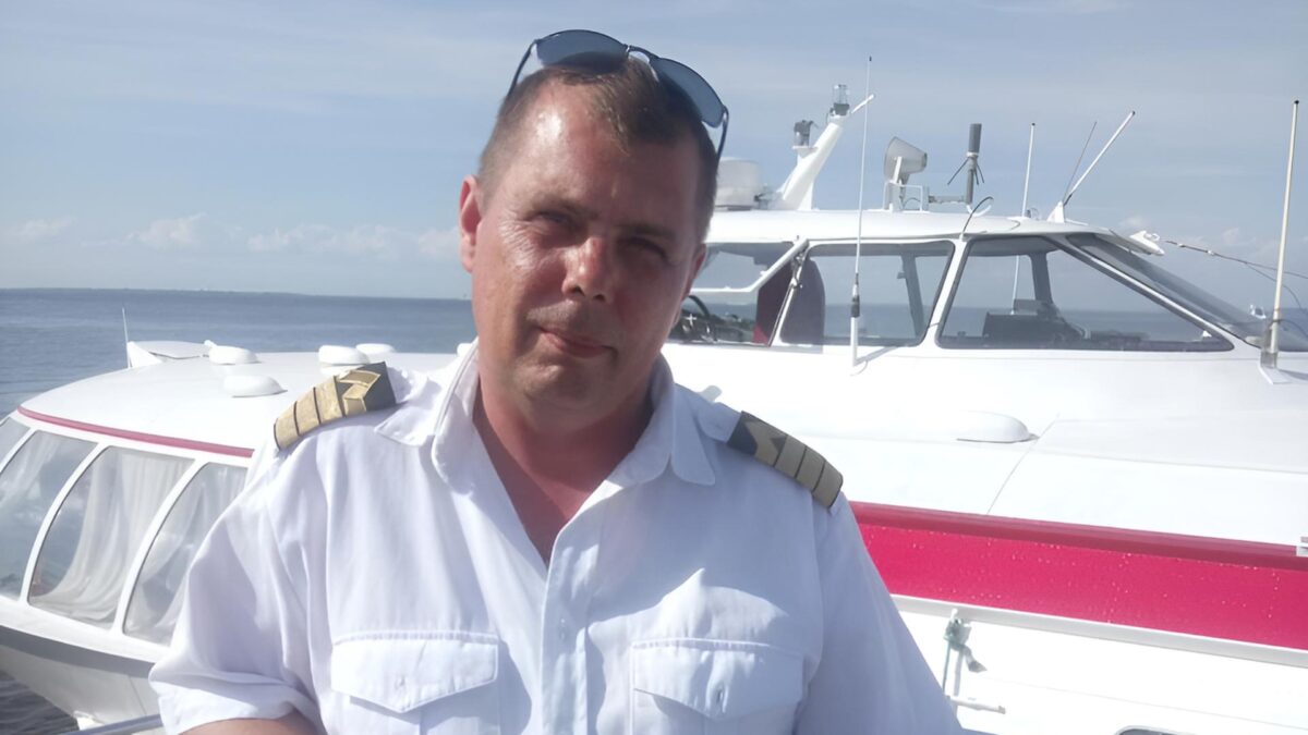 «Парни действовали без лишних слов»: экипаж теплохода вытащил из воды тонущую девушку