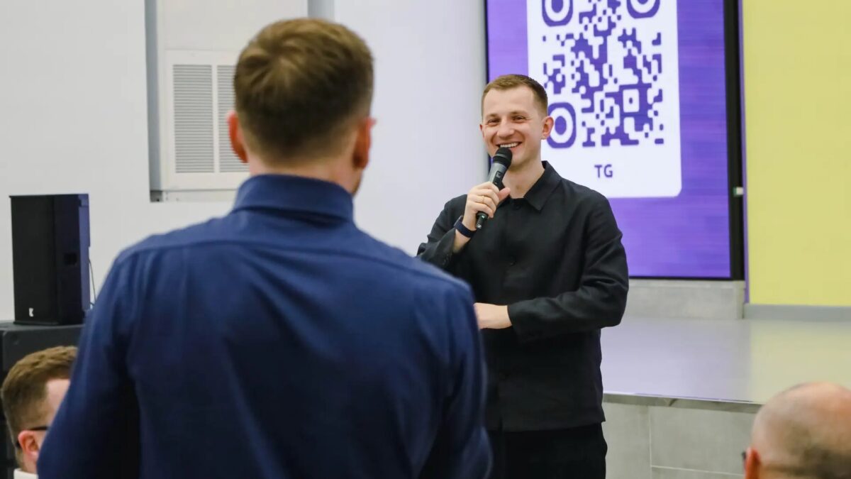 «Когда рядом такие люди, сложные вещи становятся решаемыми»: в Доме молодежи прошла встреча…