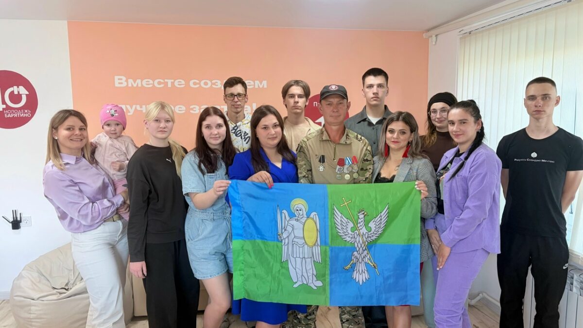 Волонтёры — сердце Дня молодёжи‑2026: «Единство. Мечта. Гордость» в деле.