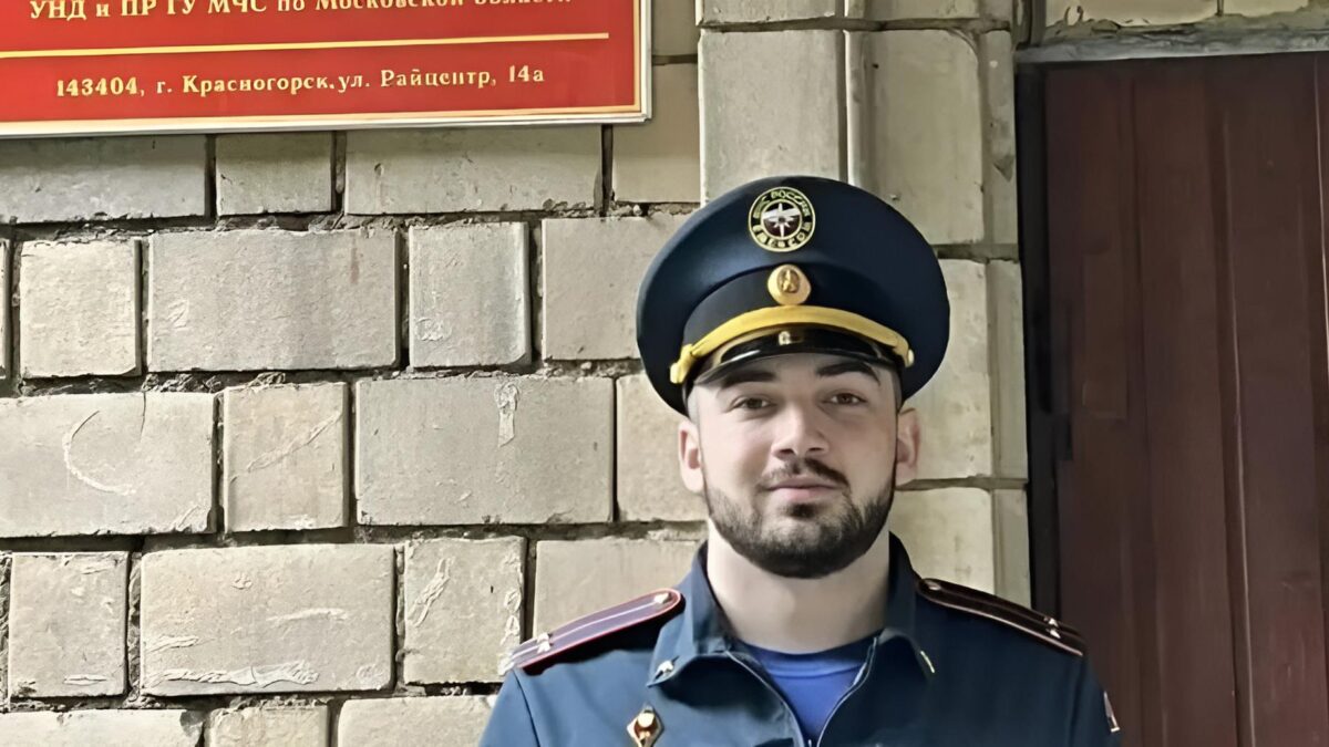 «Сказал успокоиться и смотреть наверх»: инспектор госпожнадзора вытащил из реки тонущего мальчика
