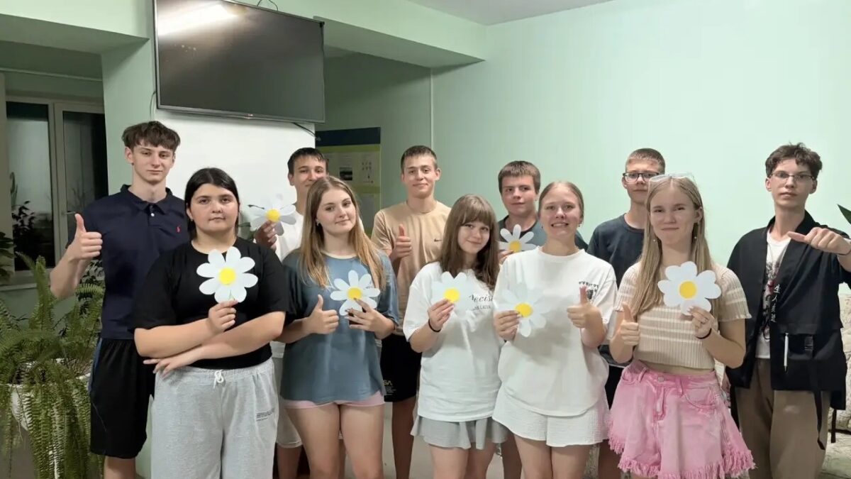 Мастер-класс по созданию ромашки со школьниками на АгроНТРИ