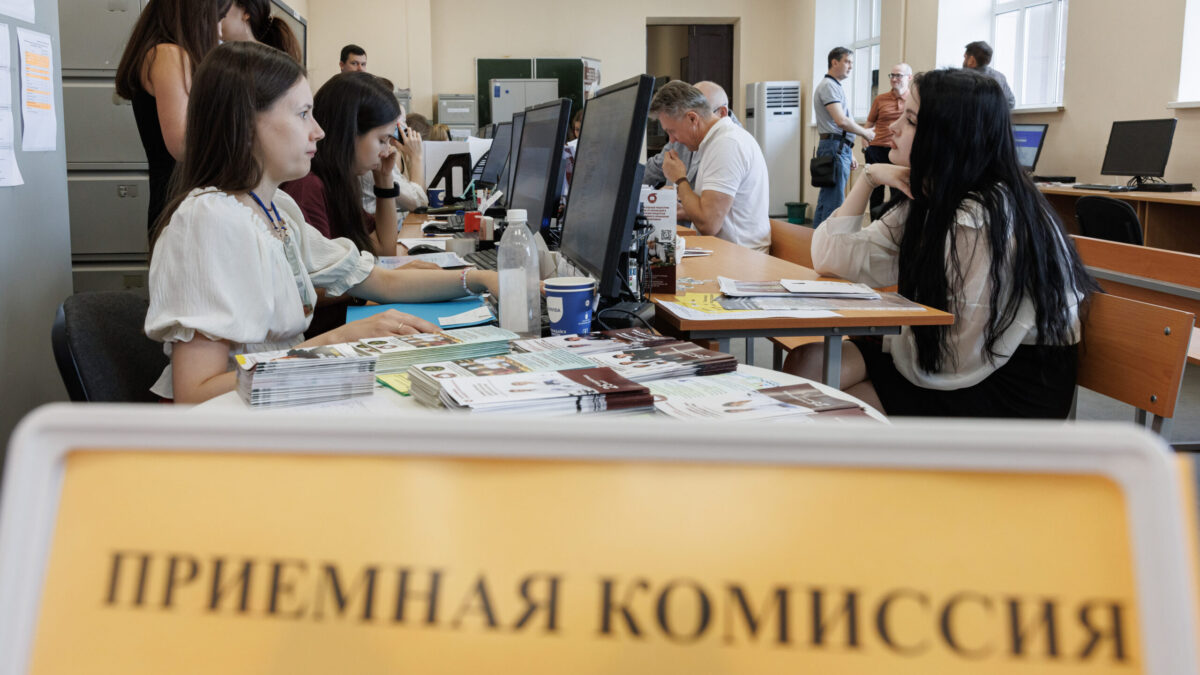 Поступление в вуз через Госуслуги 2026: как подать заявление