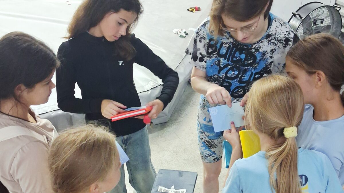 Когда волонтерство встречает высоту: «Маяки Добра» на скалодроме