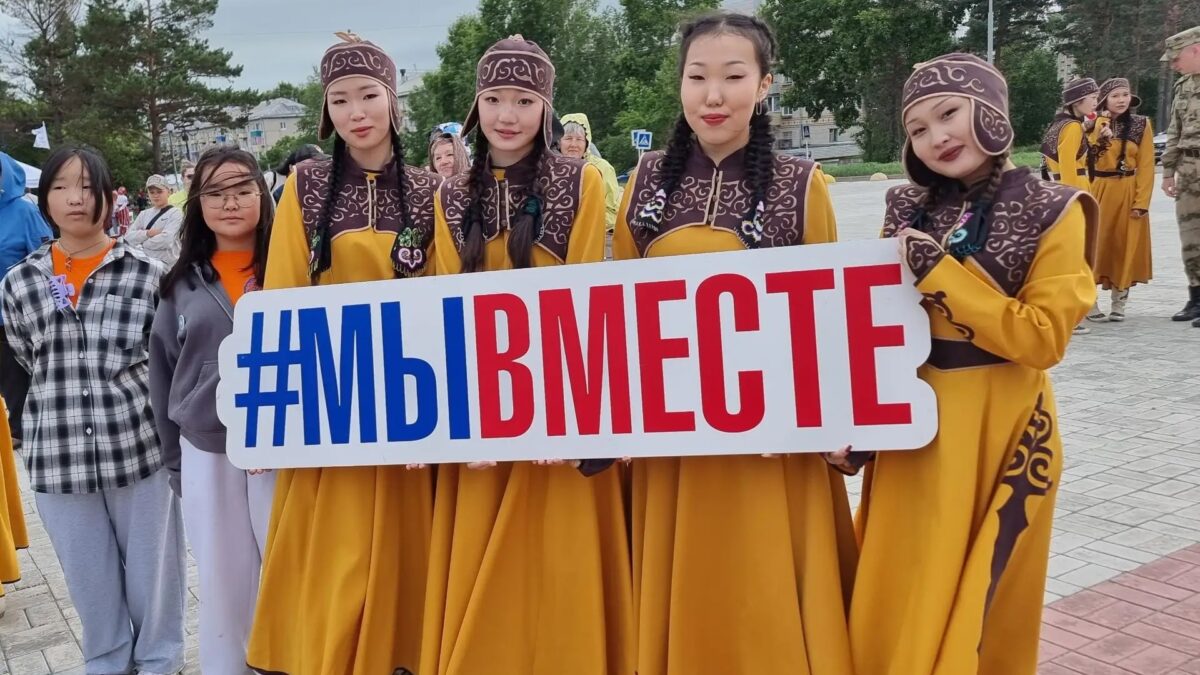 Краевой фестиваль «Палитра наций»: волонтёры в деле
