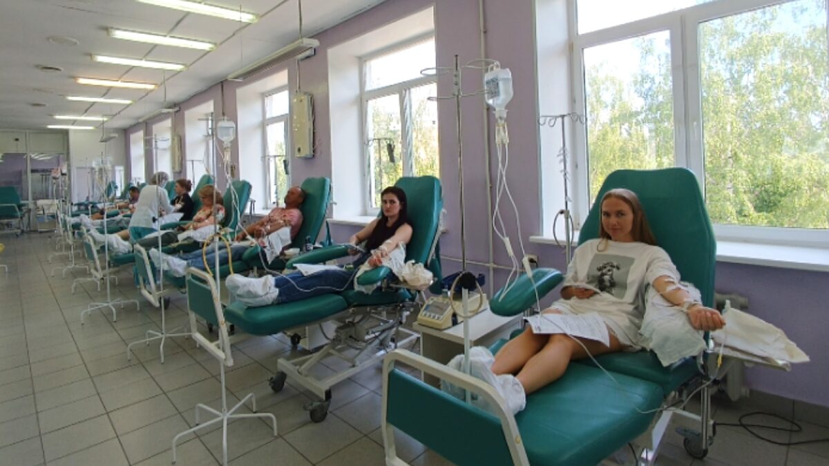 Более 13,5 литров крови сдали участники Молодежного дня донора крови