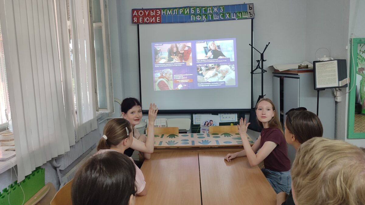 «Маяки Добра» в летней школе: как мы говорили о волонтёрстве с детьми и педагогами 