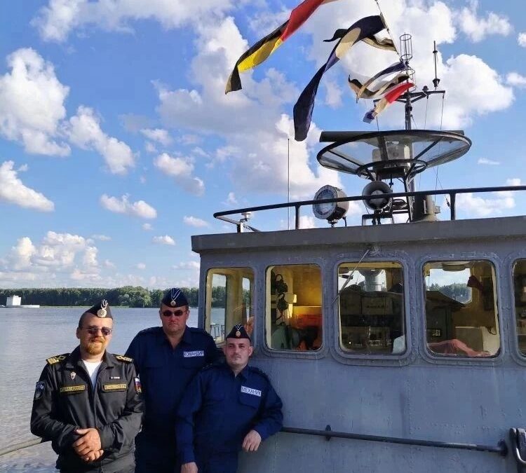 Волонтеры проекта «Море детям, дети морю» на праздновании Дня ВМФ России-2026