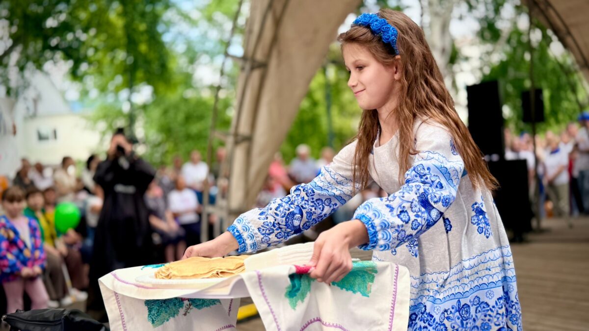 «Хор в каждый двор»