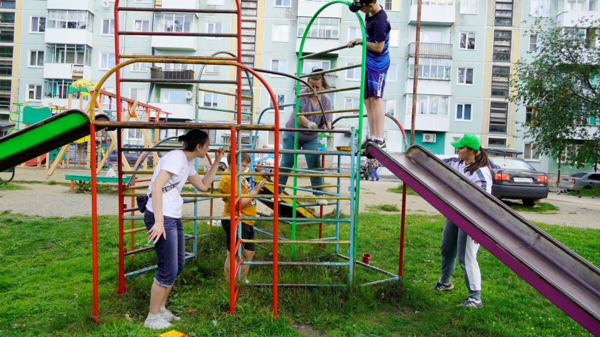 Добавь городу красок: как волонтёры делают Североуральск ярче