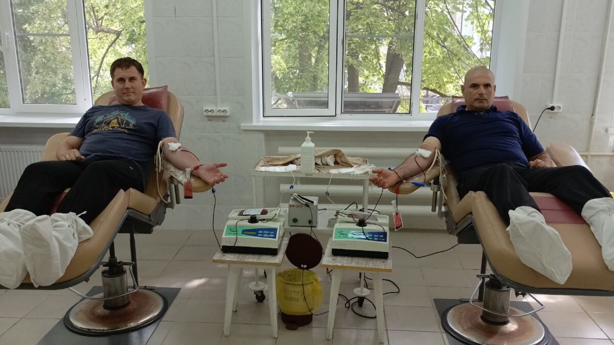 «Капля за каплей — спасаем жизни»: донорская акция волонтёров отряда «Семья»