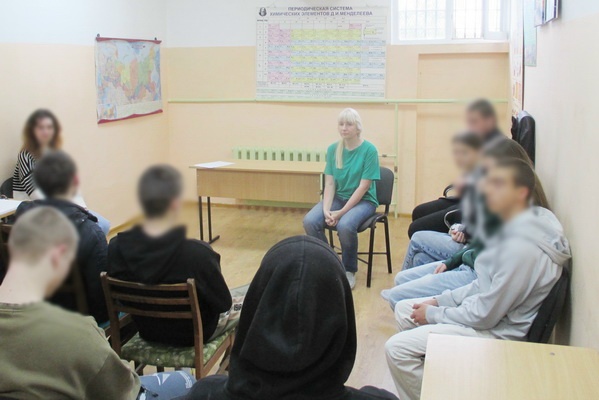 «СЧАСТЛИВЫЙ МАЯК»: КАК ФОРУМ-ТЕАТР И ДОВЕРИЕ МЕНЯЮТ ЖИЗНИ ПОДРОСТКОВ ИЗ ГРУППЫ РИСКА