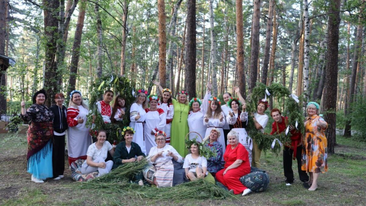 Самовар дружбы зажёг огонь Ивана Купалы: как волонтёры провели праздник 