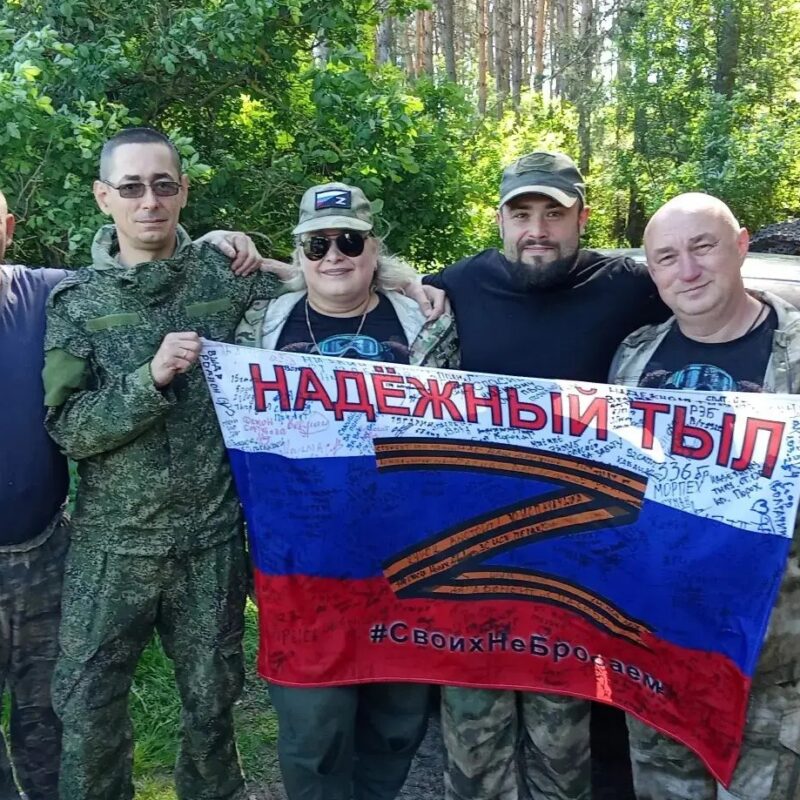 Волонтёр из Орла возит гумпомощь с Чебурашкой на копоте