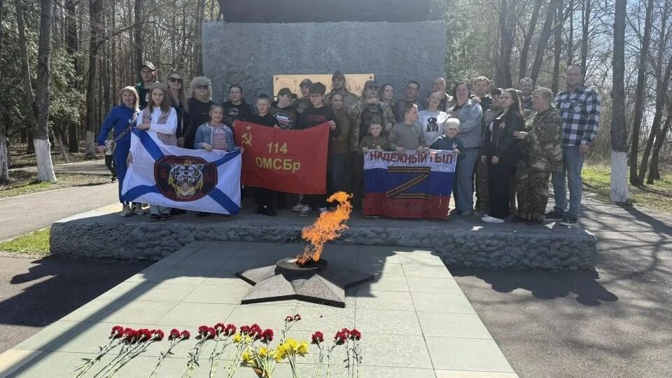 Волонтёр из Орла возит гумпомощь с Чебурашкой на копоте