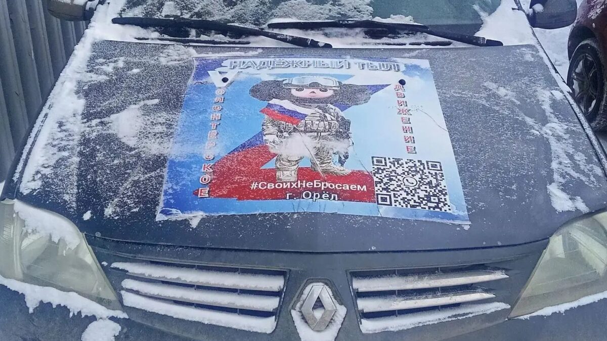 Волонтёр из Орла возит гумпомощь с Чебурашкой на копоте