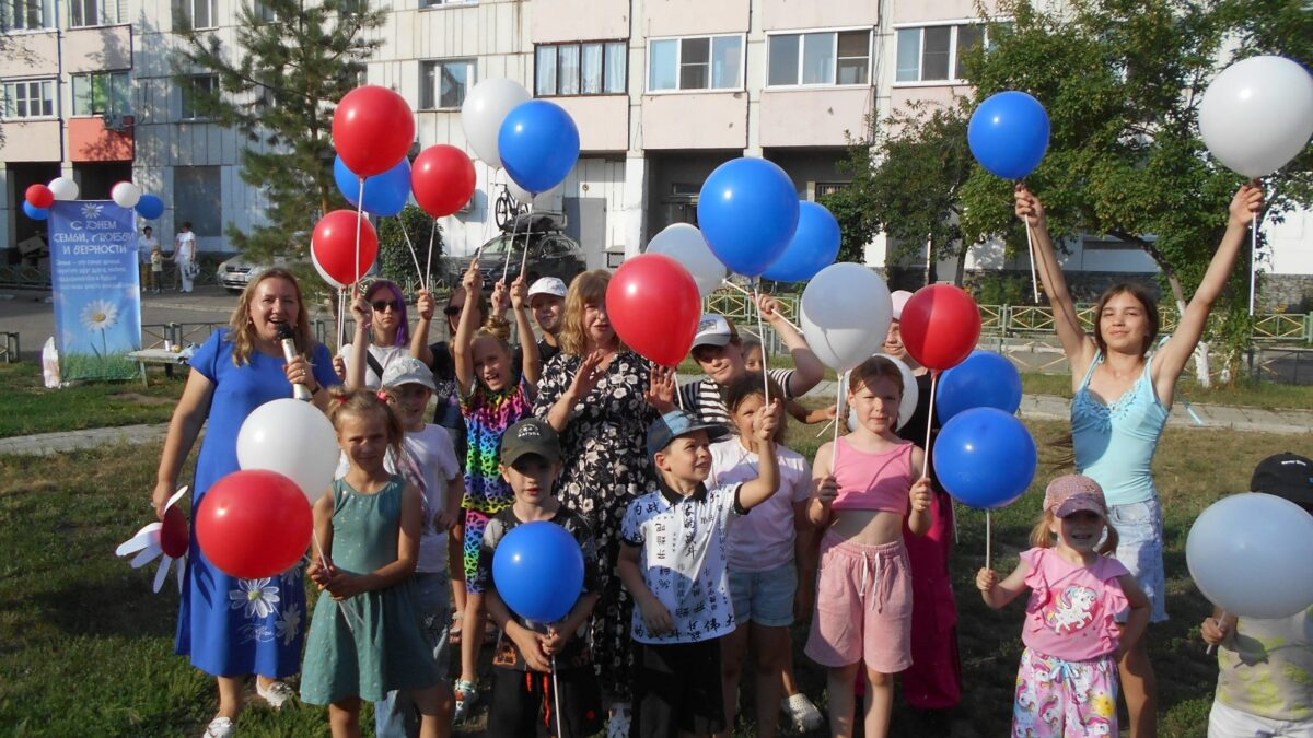 День семьи, любви и верности прошел в Барнауле