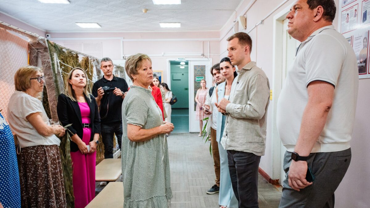 Посвятила жизнь цирку, а теперь плетёт сети для СВО: история волонтёра из Кропоткина