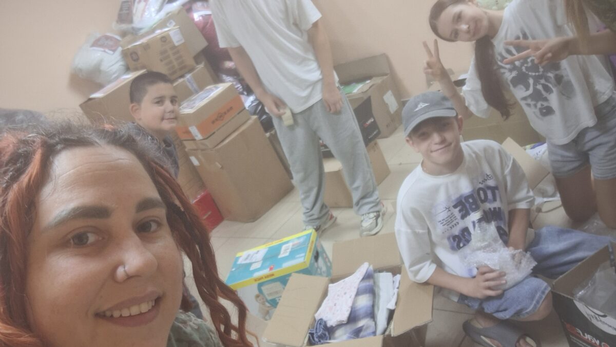 Сегодняшний день — про настоящее добро! 💪 Сначала разбирали гуманитарную помощь: сортировали вещи,…
