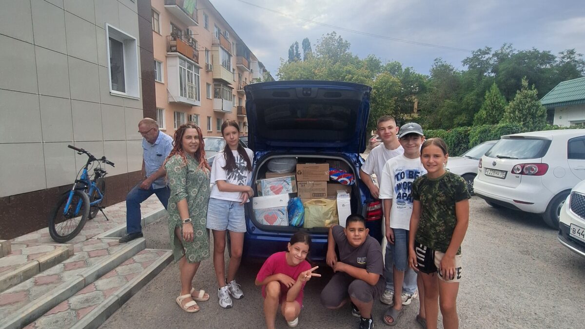 Сегодняшний день — про настоящее добро! 💪 Сначала разбирали гуманитарную помощь: сортировали вещи,…