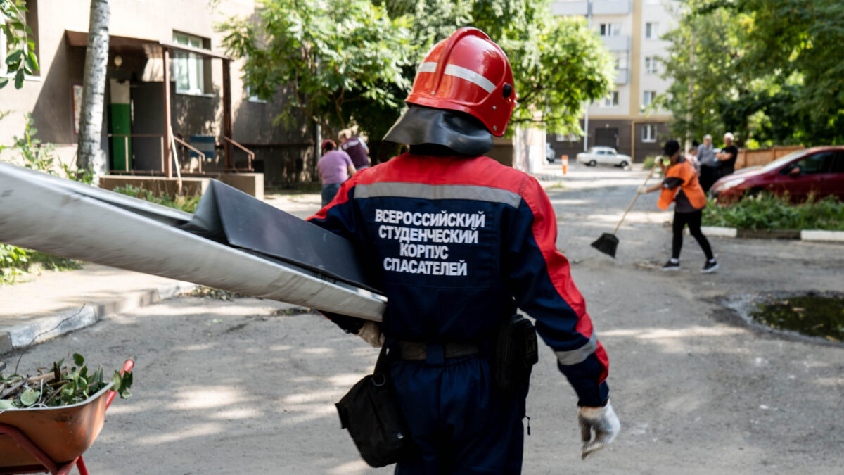Волонтёры в Белгороде помогают после атаки ВСУ