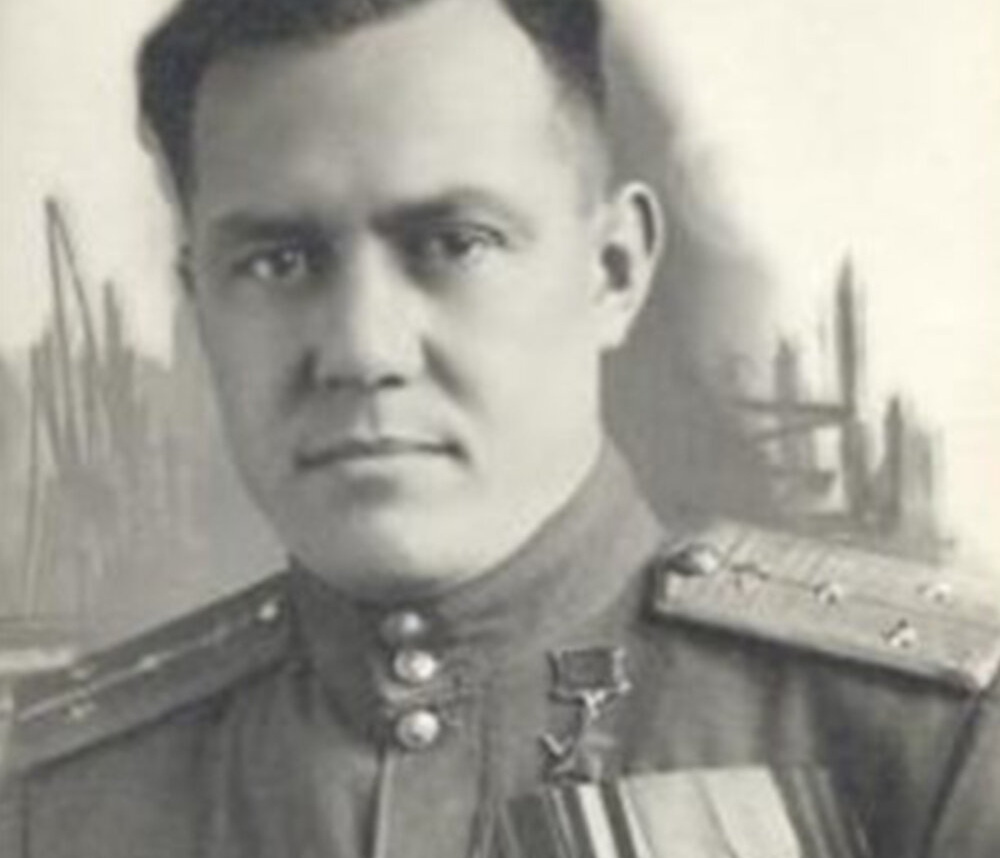 Алексей Гашков – лётчик-герой