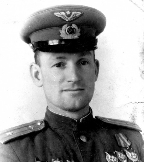 Валерий Верхоланцев — лётчик бравший Берлин